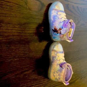 Toddler size 7 barely worn light up frozen shoes